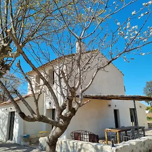 Villa Cerisier Climatisée, à La Campagne, Arles